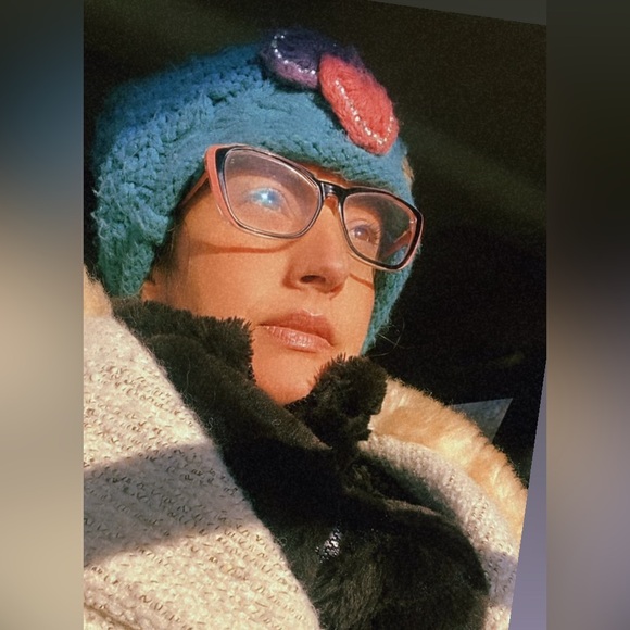 Meet your Posher, Patricia 💛 - Picture 3 of 13